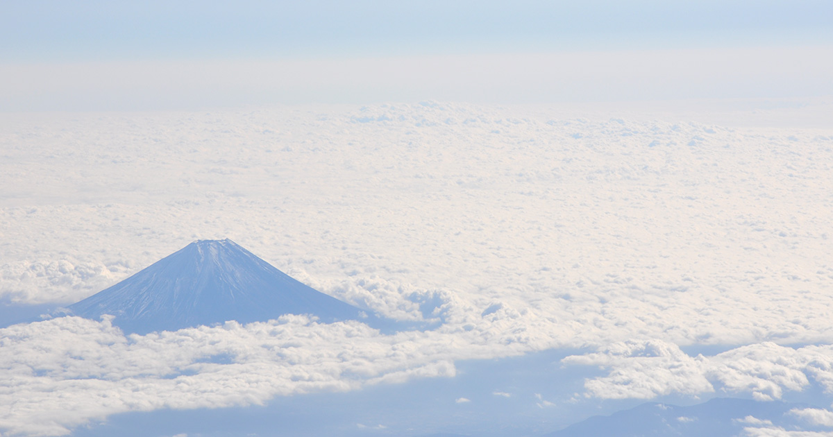 成田発北京行きの飛行機から見える富士山