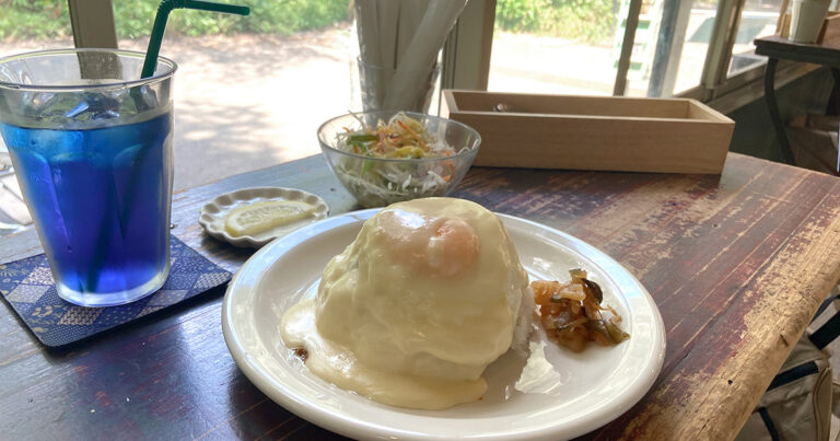 カフェ・ドゥ・リエーヴル『うさぎ館』モンタナチーズドライカレー