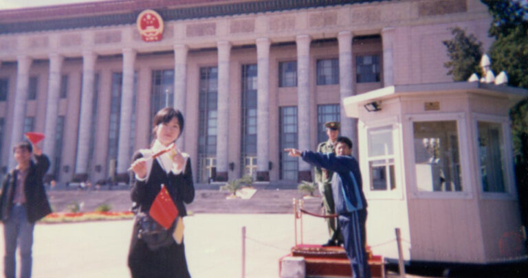 2004年人民大会堂にて記念撮影（横山春光）