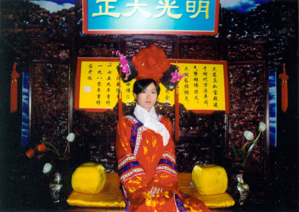 2004年「故宮」にて記念写真（横山春光）