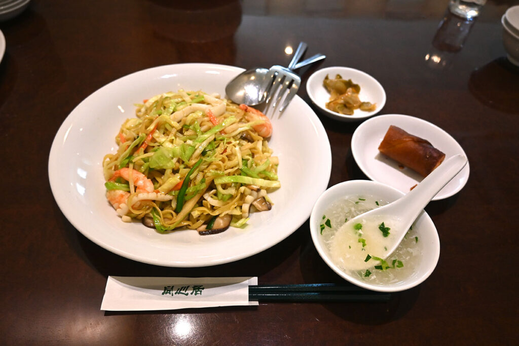 同心居（花小金井店）の海鮮五目やきそばランチ